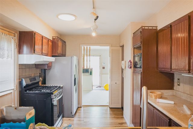 3827 BURTON Avenue, Erie, PA 16504