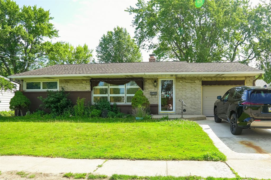 3827 BURTON Avenue, Erie, PA 16504