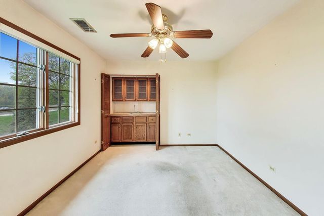 245 Windsor Lane C, Willowbrook, IL 60527