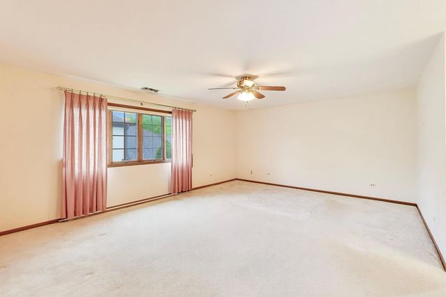 245 Windsor Lane C, Willowbrook, IL 60527