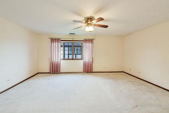 245 Windsor Lane C, Willowbrook, IL 60527