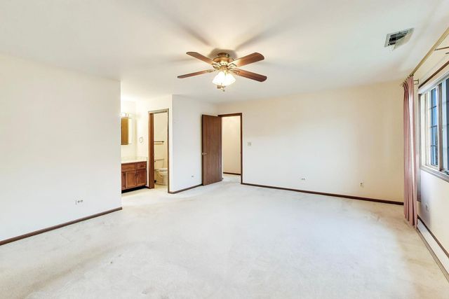 245 Windsor Lane C, Willowbrook, IL 60527