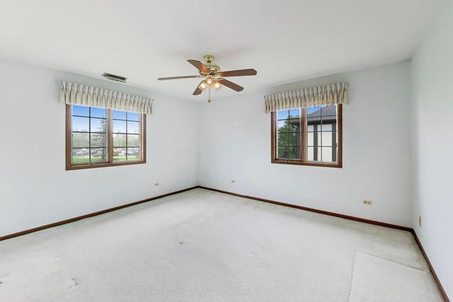 245 Windsor Lane C, Willowbrook, IL 60527