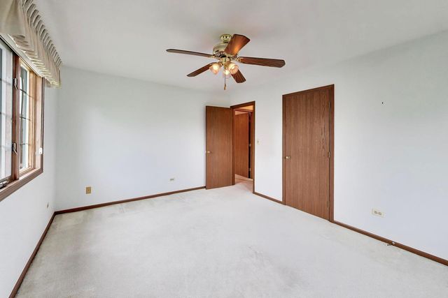 245 Windsor Lane C, Willowbrook, IL 60527