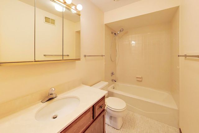 245 Windsor Lane C, Willowbrook, IL 60527