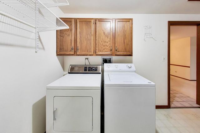 245 Windsor Lane C, Willowbrook, IL 60527