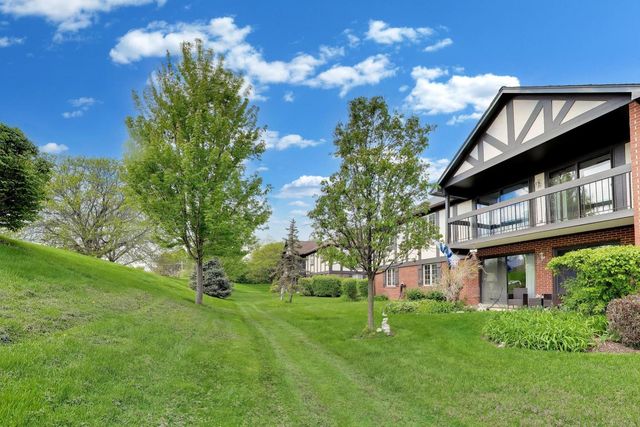 245 Windsor Lane C, Willowbrook, IL 60527