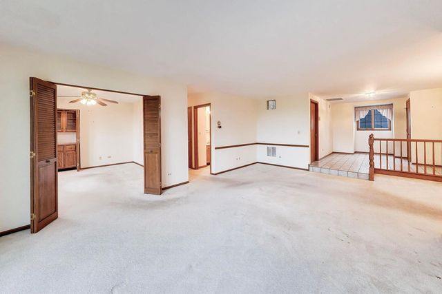 245 Windsor Lane C, Willowbrook, IL 60527