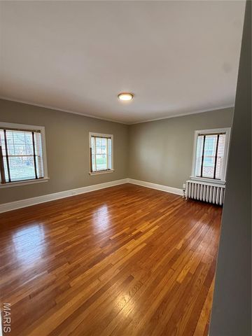 6624 Pershing Avenue, St Louis, MO 63130