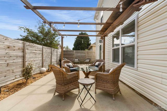 126 Cottage View Dr, Pensacola, FL 32507