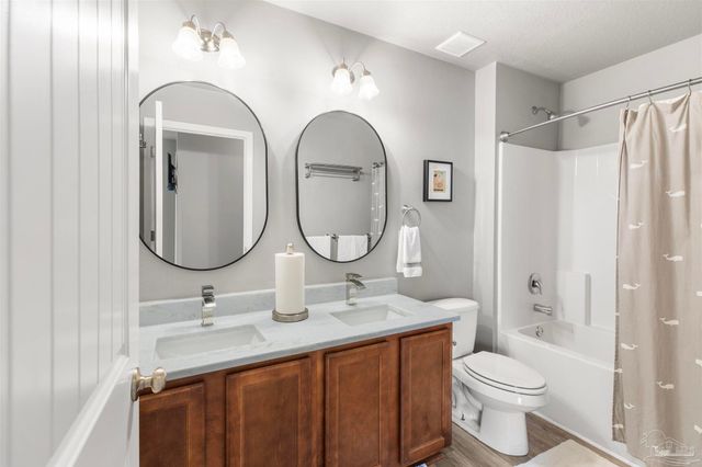 126 Cottage View Dr, Pensacola, FL 32507