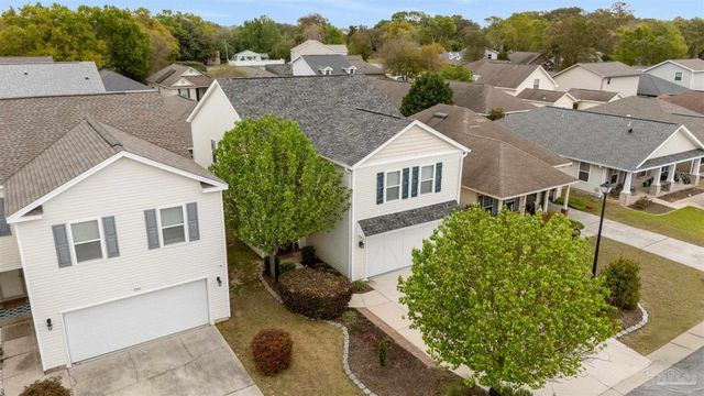 126 Cottage View Dr, Pensacola, FL 32507