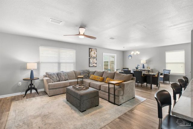 126 Cottage View Dr, Pensacola, FL 32507