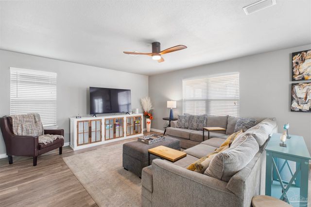 126 Cottage View Dr, Pensacola, FL 32507