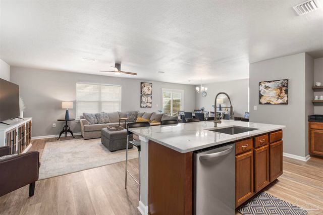 126 Cottage View Dr, Pensacola, FL 32507