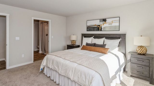 2873 Grassland Court, Hiawatha, IA 52233