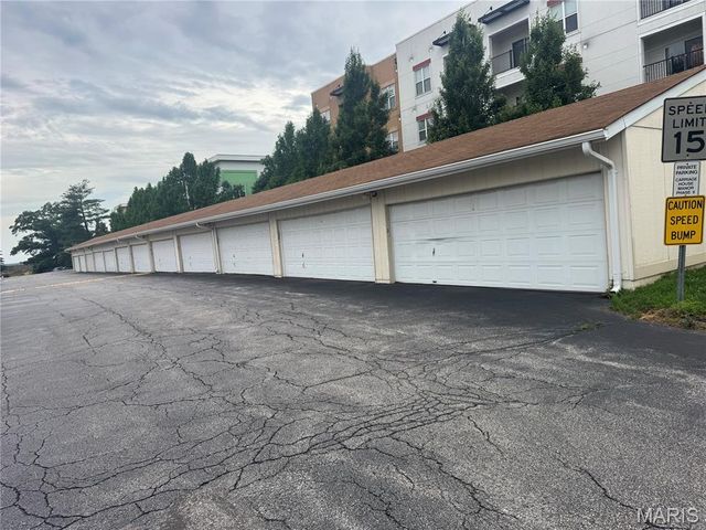 942 Guelbreth Lane 208, St Louis, MO 63141