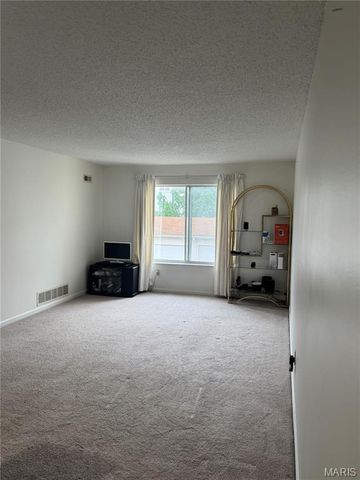 942 Guelbreth Lane 208, St Louis, MO 63141