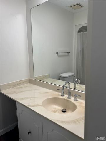 942 Guelbreth Lane 208, St Louis, MO 63141