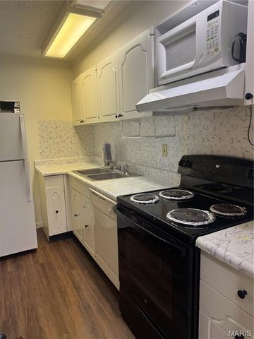942 Guelbreth Lane 208, St Louis, MO 63141