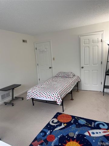 942 Guelbreth Lane 208, St Louis, MO 63141