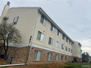 942 Guelbreth Lane 208, St Louis, MO 63141