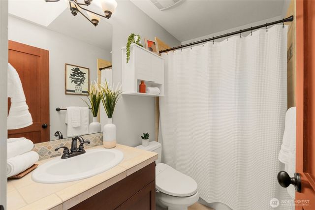 4700 49th Avenue SW, Seattle, WA 98116