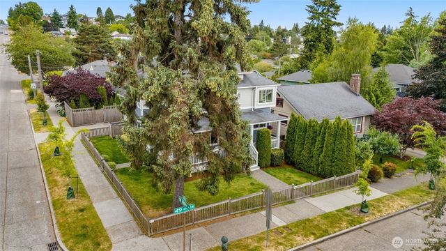 4700 49th Avenue SW, Seattle, WA 98116