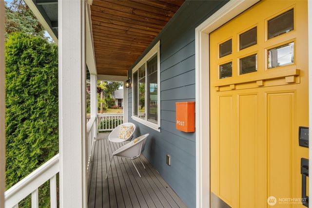 4700 49th Avenue SW, Seattle, WA 98116