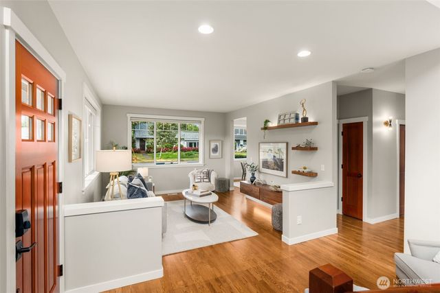 4700 49th Avenue SW, Seattle, WA 98116