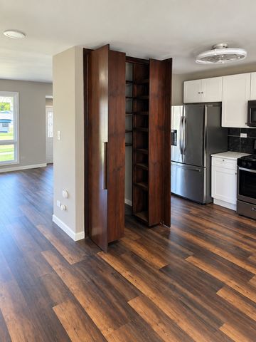 15415 Woodlawn East Avenue, South Holland, IL 60473