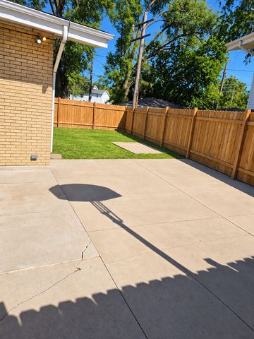 15415 Woodlawn East Avenue, South Holland, IL 60473