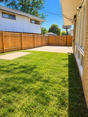 15415 Woodlawn East Avenue, South Holland, IL 60473