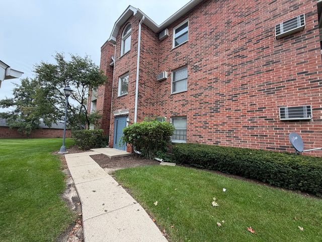 1351 Cunat Court 3B, Lake In The Hills, IL 60156