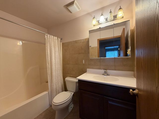 1351 Cunat Court 3B, Lake In The Hills, IL 60156