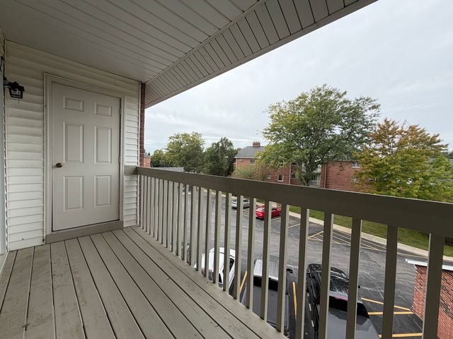1351 Cunat Court 3B, Lake In The Hills, IL 60156