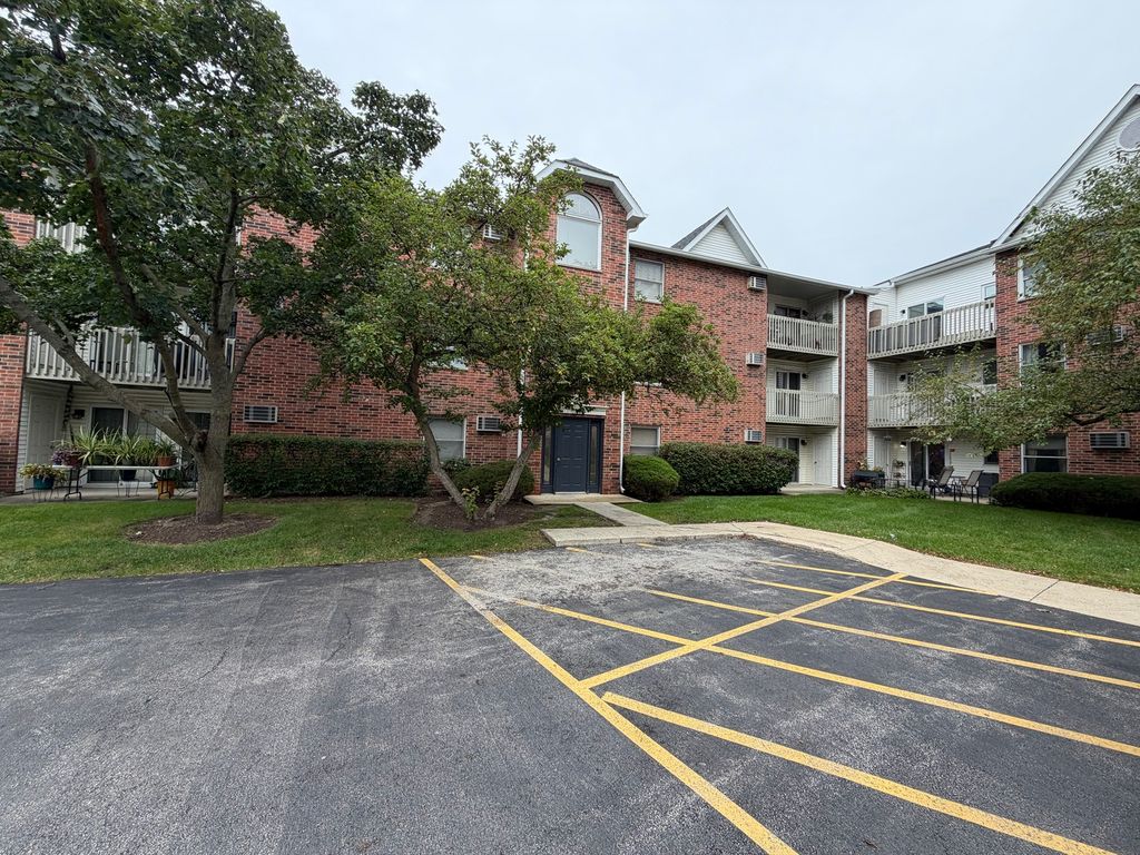 1351 Cunat Court 3B, Lake In The Hills, IL 60156