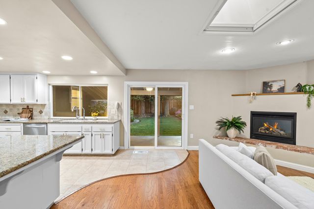 6919 Los Olivos Way, Carmichael, CA 95608