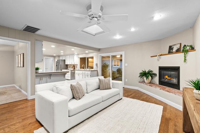 6919 Los Olivos Way, Carmichael, CA 95608