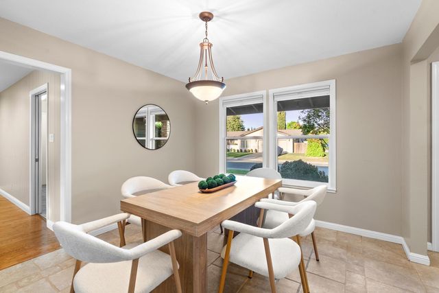 6919 Los Olivos Way, Carmichael, CA 95608