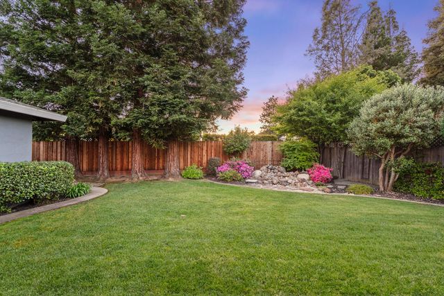 6919 Los Olivos Way, Carmichael, CA 95608