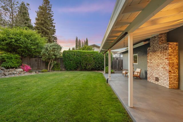 6919 Los Olivos Way, Carmichael, CA 95608