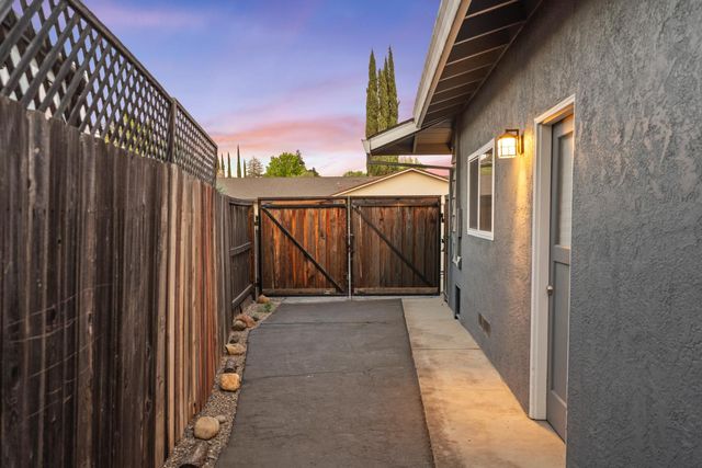 6919 Los Olivos Way, Carmichael, CA 95608