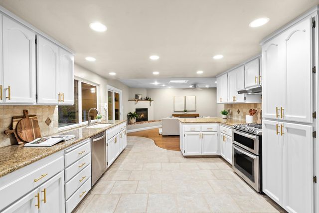 6919 Los Olivos Way, Carmichael, CA 95608