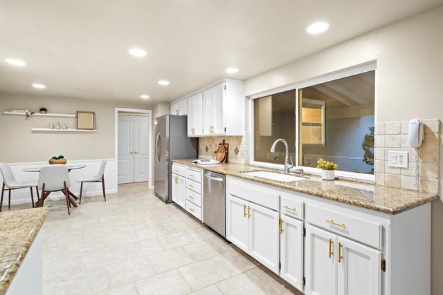 6919 Los Olivos Way, Carmichael, CA 95608