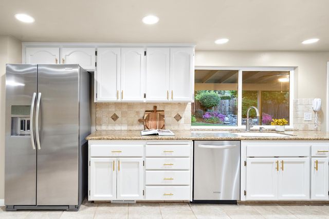 6919 Los Olivos Way, Carmichael, CA 95608