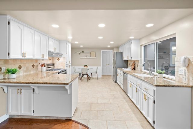 6919 Los Olivos Way, Carmichael, CA 95608