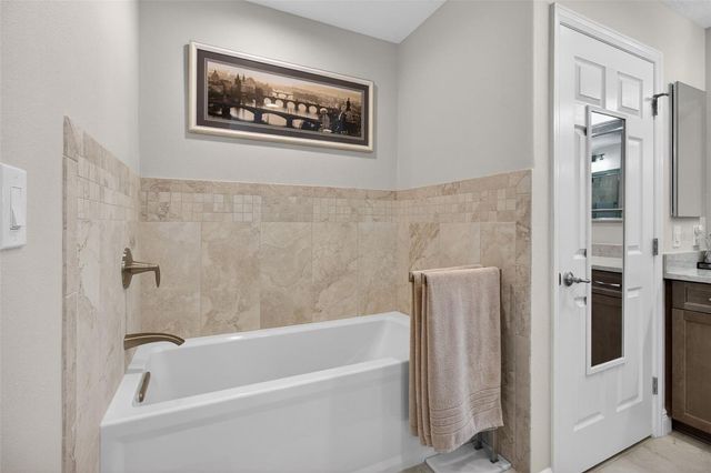 10002 KEY HAVEN ROAD 204, Seminole, FL 33777