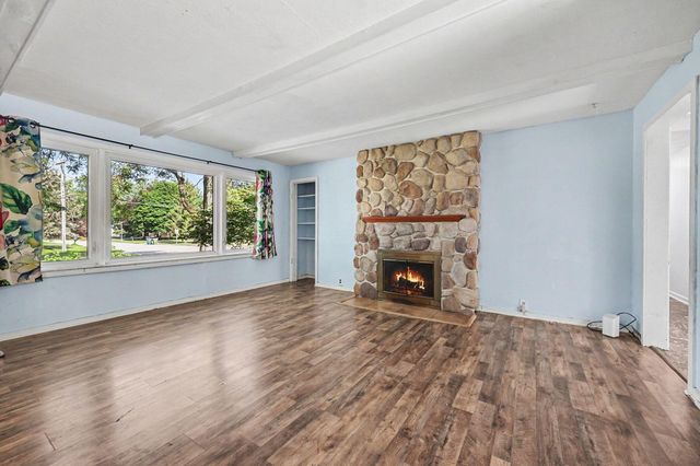 3346 Dean Lake Avenue Ne, Grand Rapids Twp, MI 49525