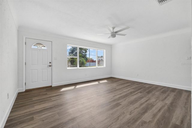 211 89TH AVENUE N, St Petersburg, FL 33702